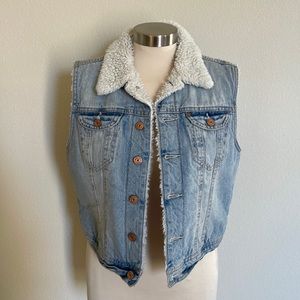 H&M denim vest faux-fur teddy lining and trim (Size US 12)